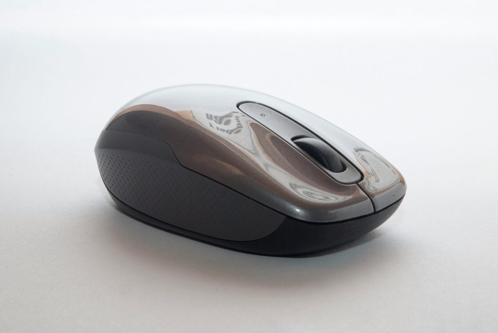 Logitech introduced its smart mouse that promises lifetime use!